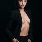 femme nue du 18 montre ses seins en photo sexe